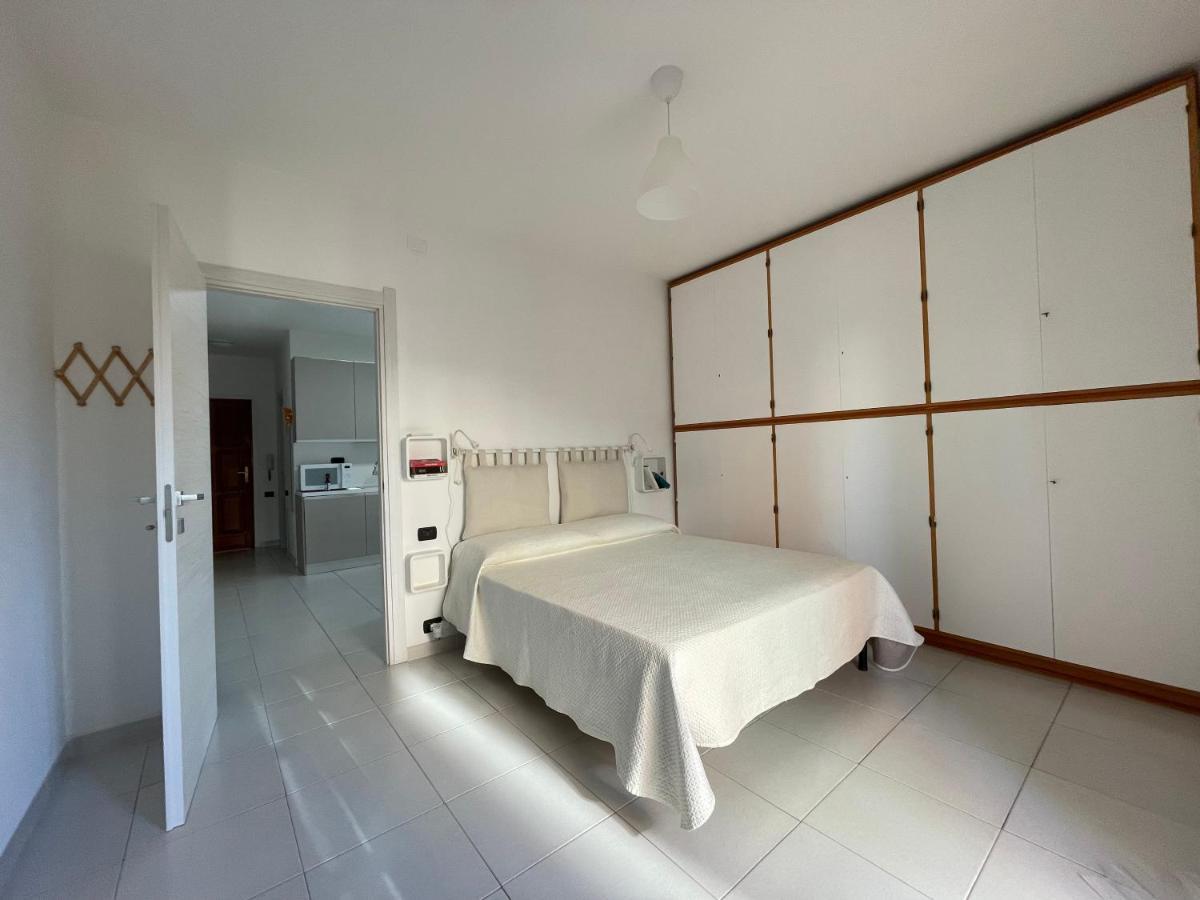 La Casa Di Mia Hotel Каляри Екстериор снимка
