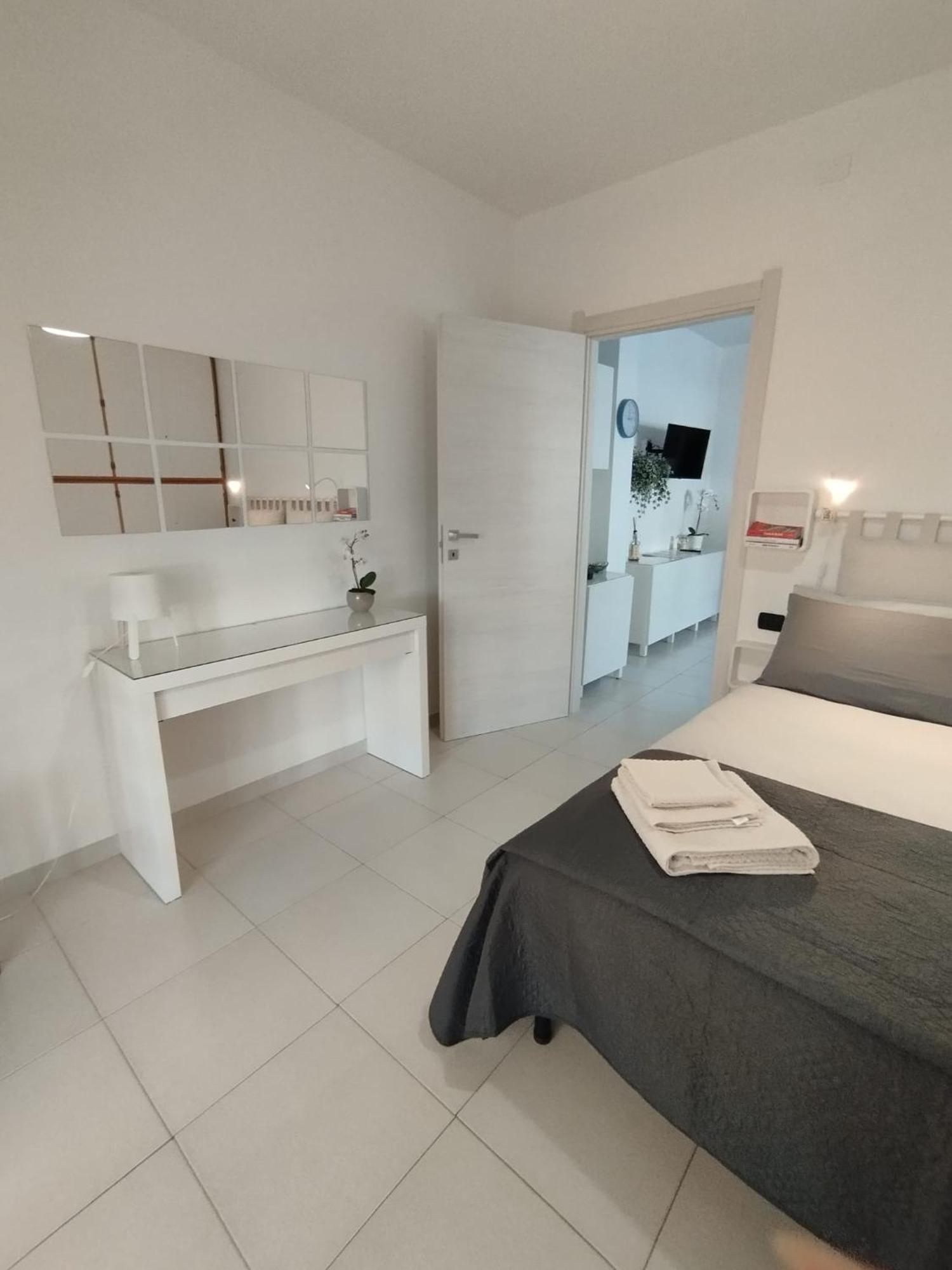 La Casa Di Mia Hotel Каляри Екстериор снимка